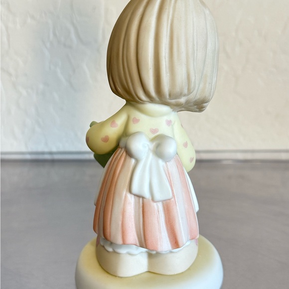 Precious Moments Saving Sweet Memories Porcelain Figurine 119836 w/Original Box - Picture 6 of 12